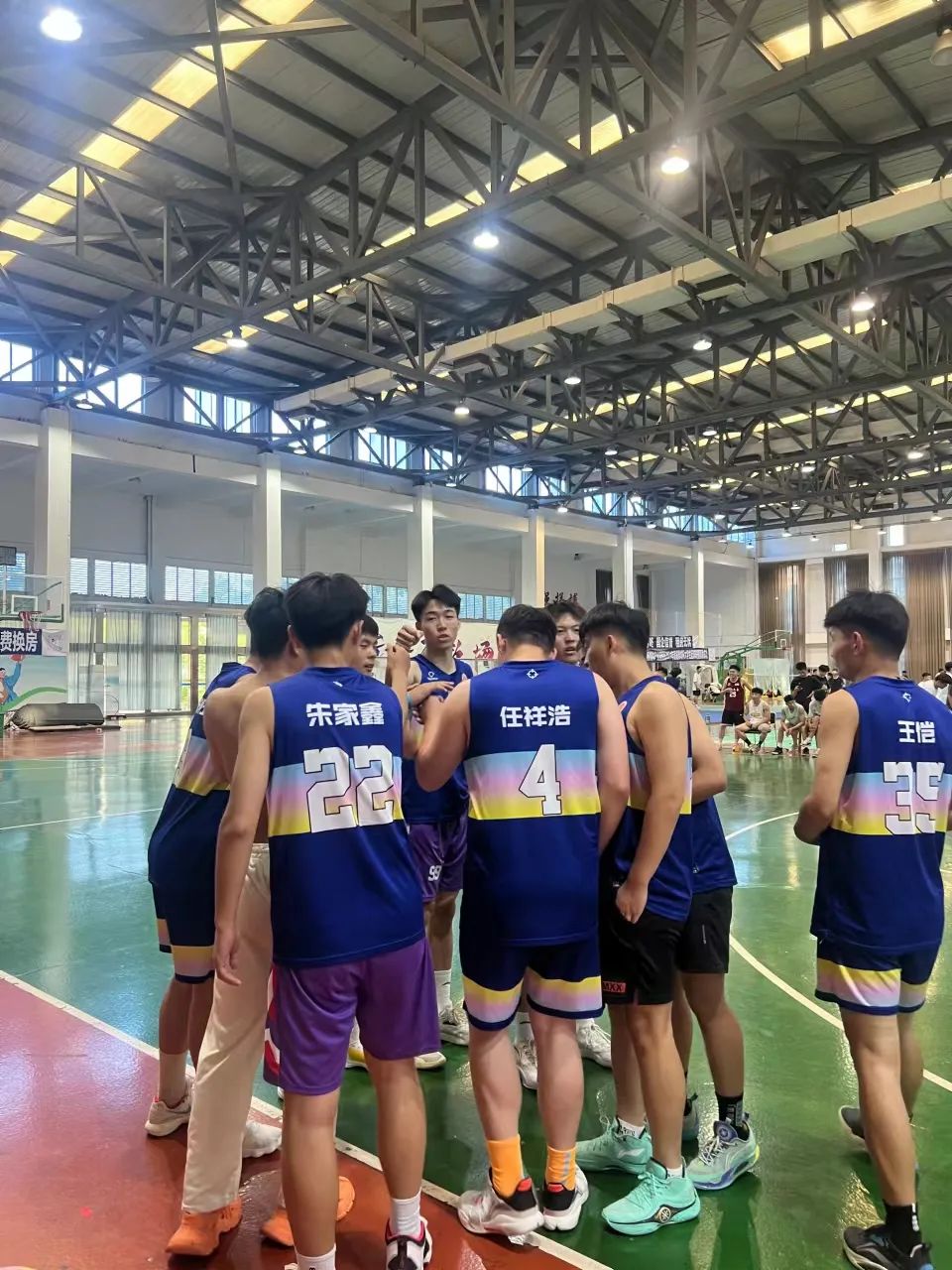 热门篮球赛事直播，球迷狂欢不止