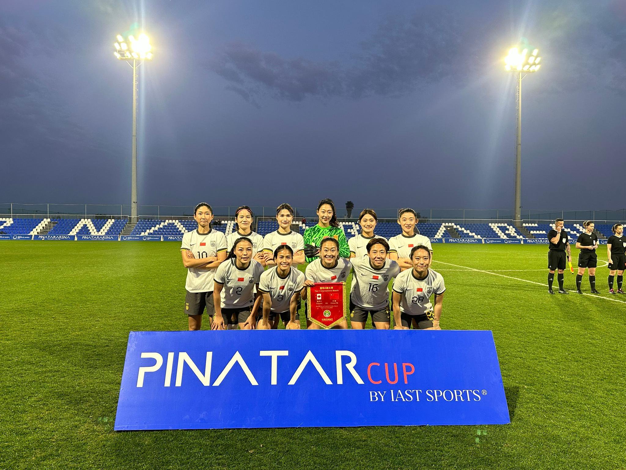 全力以赴向前冲,中国女足选手豪取胜利 全力以赴向前冲,中国女足选手豪取胜利