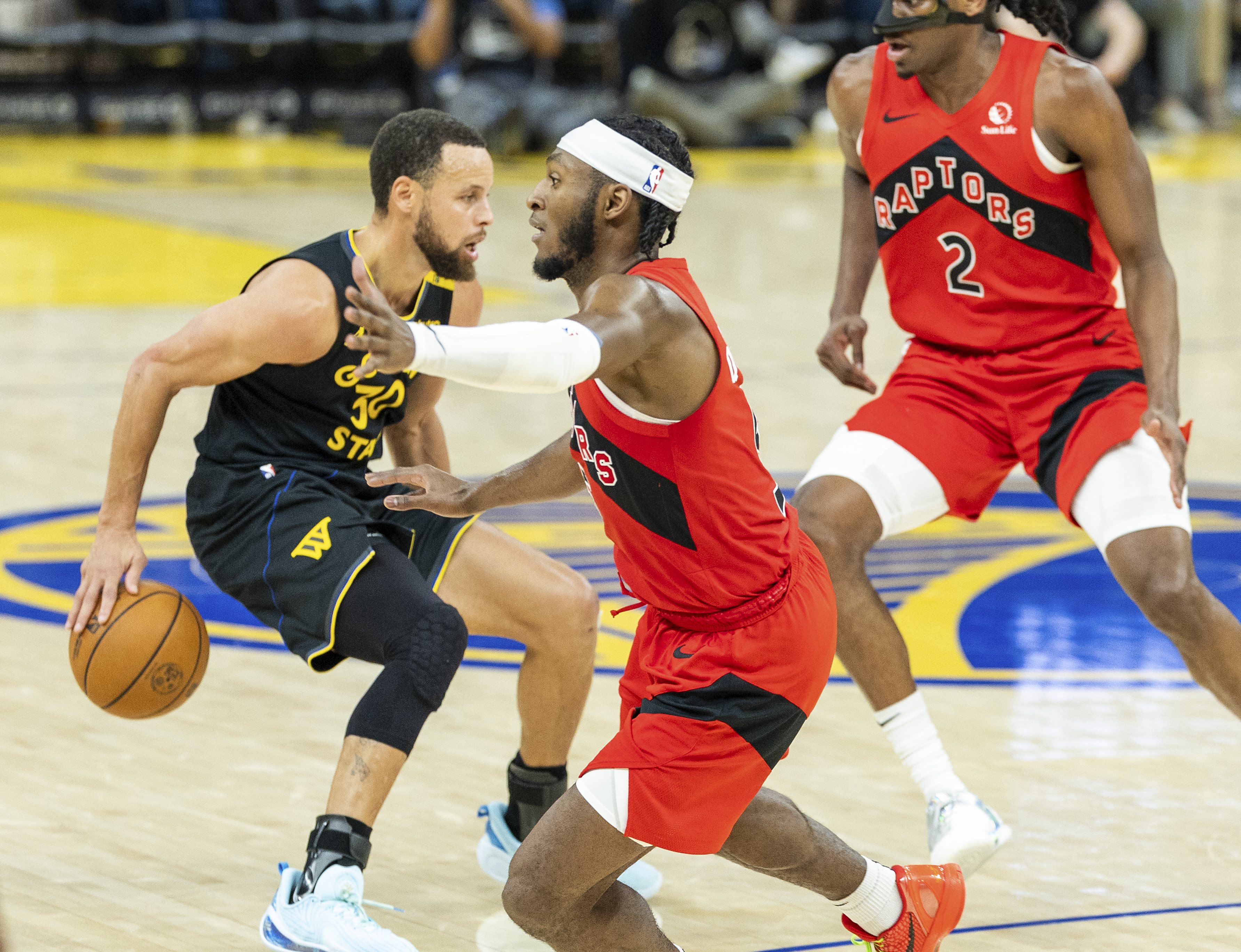 九游官网-猛龙对阵勇士，历史对决引发激战