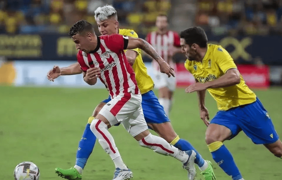 南特中场出色表现，全队士气高涨迎接下次比赛的简单介绍