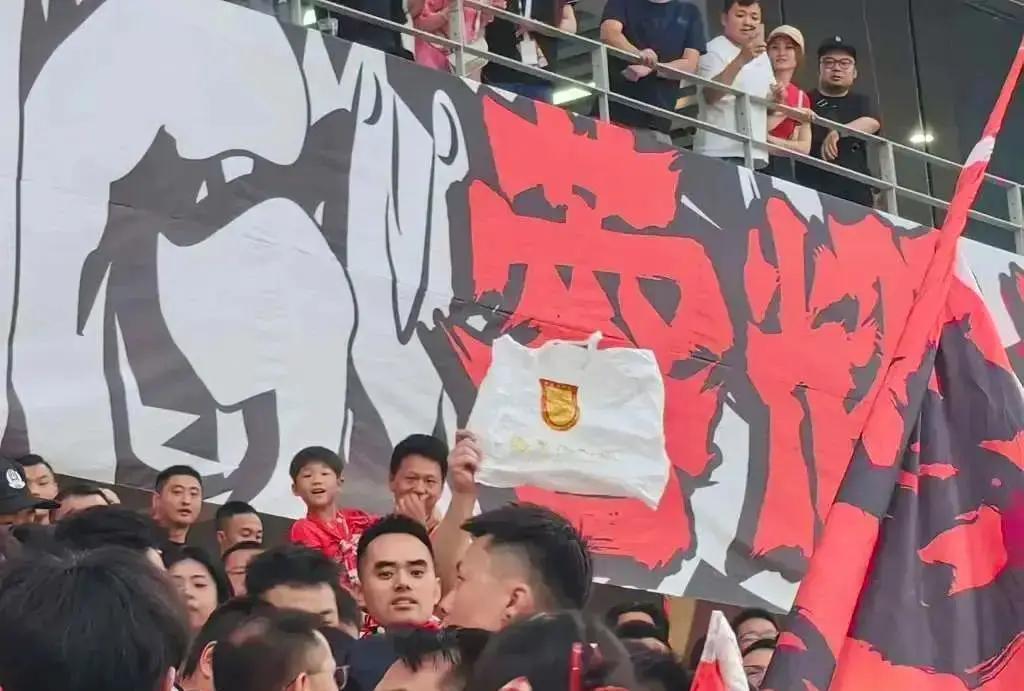 球队风起云涌逆袭,让对手全线崩溃 球队风起云涌逆袭,让对手全线崩溃