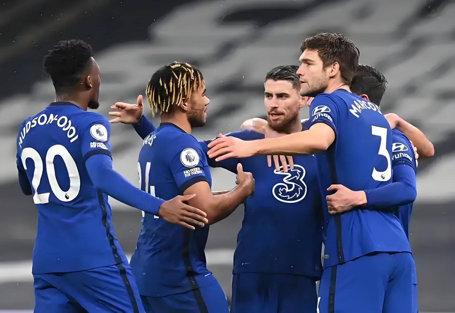 九游APP-双杀宿敌轻松取胜，球队晋级半决赛之旅的简单介绍