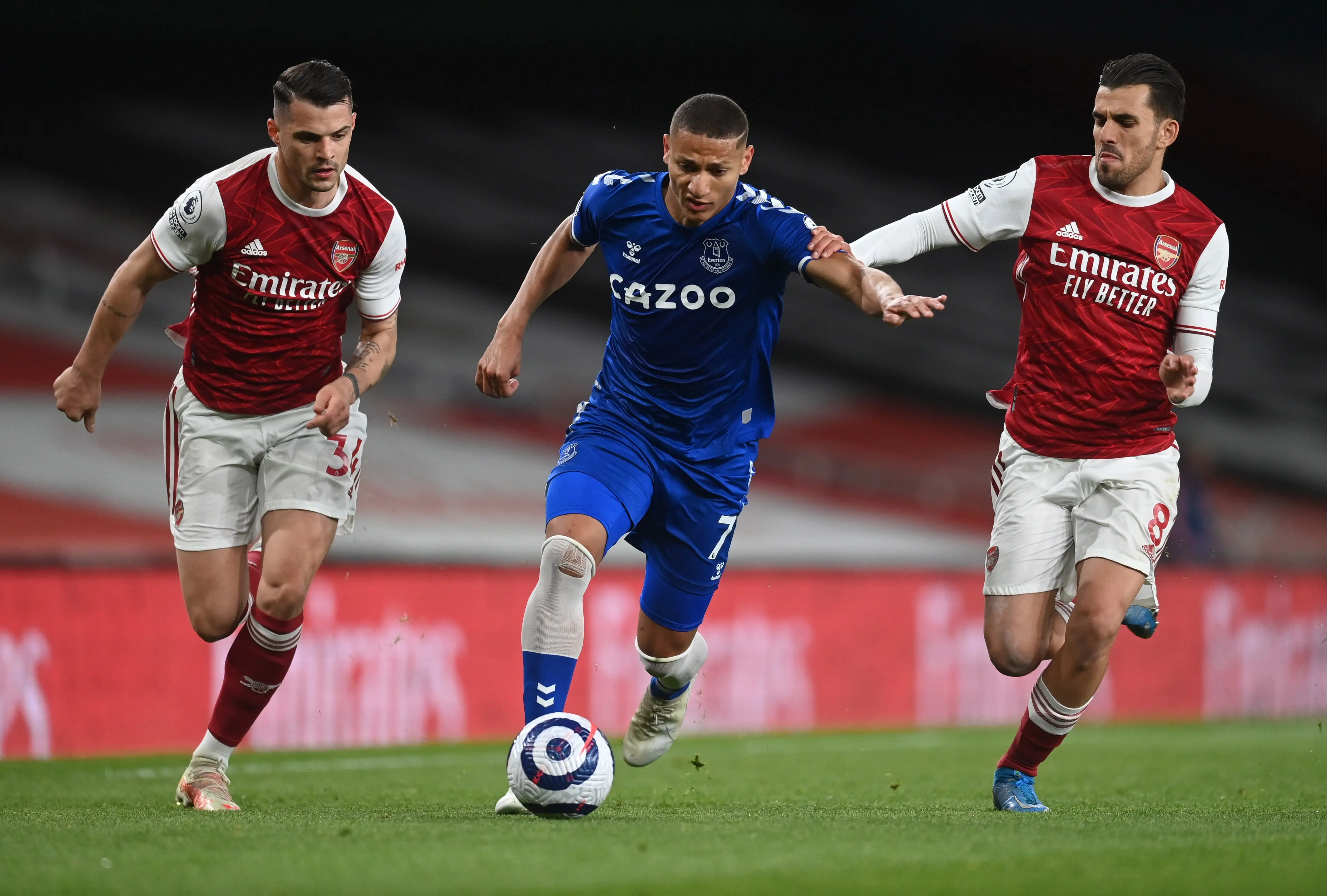 水晶宫奋力对抗西汉姆，保级大战谁能脱颖而出？