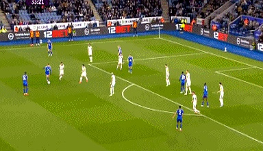 足球赛场上的惊险一幕,胜败皆是常态! 足球赛场上的惊险一幕,胜败皆是常态!