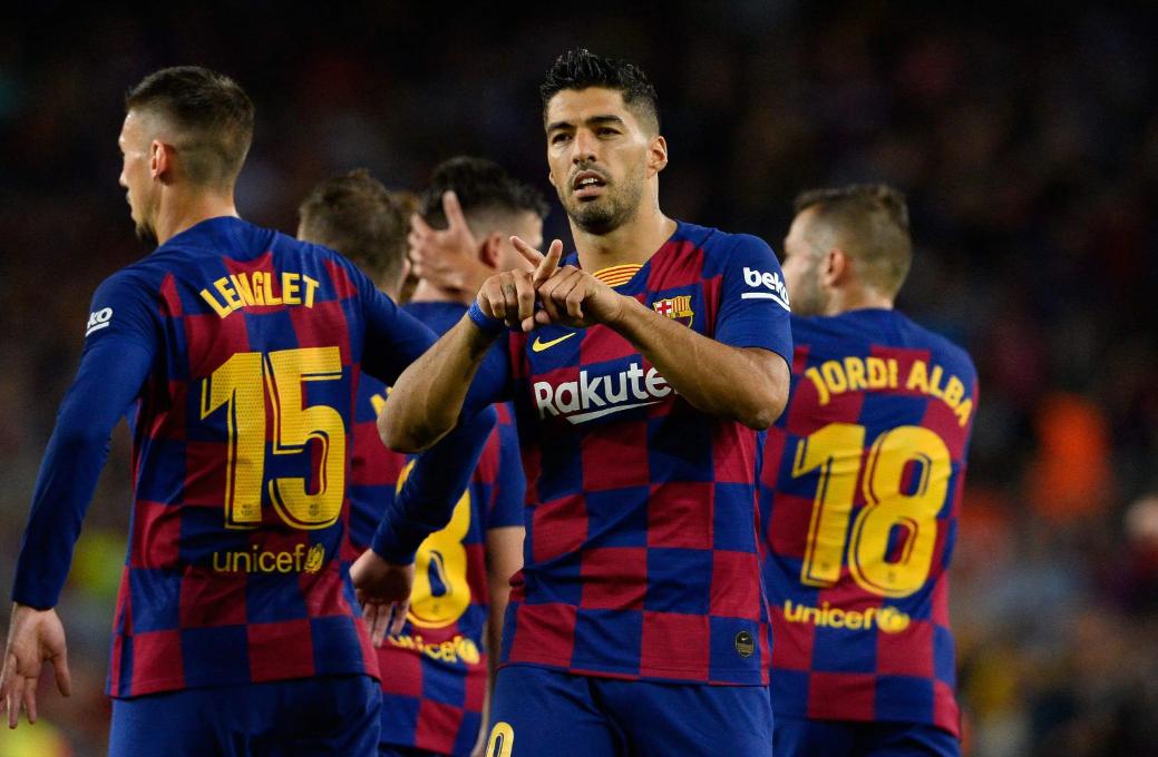 九游体育APP下载-巴萨中锋苏亚雷斯破门，队友鼓舞士气欧冠之夜