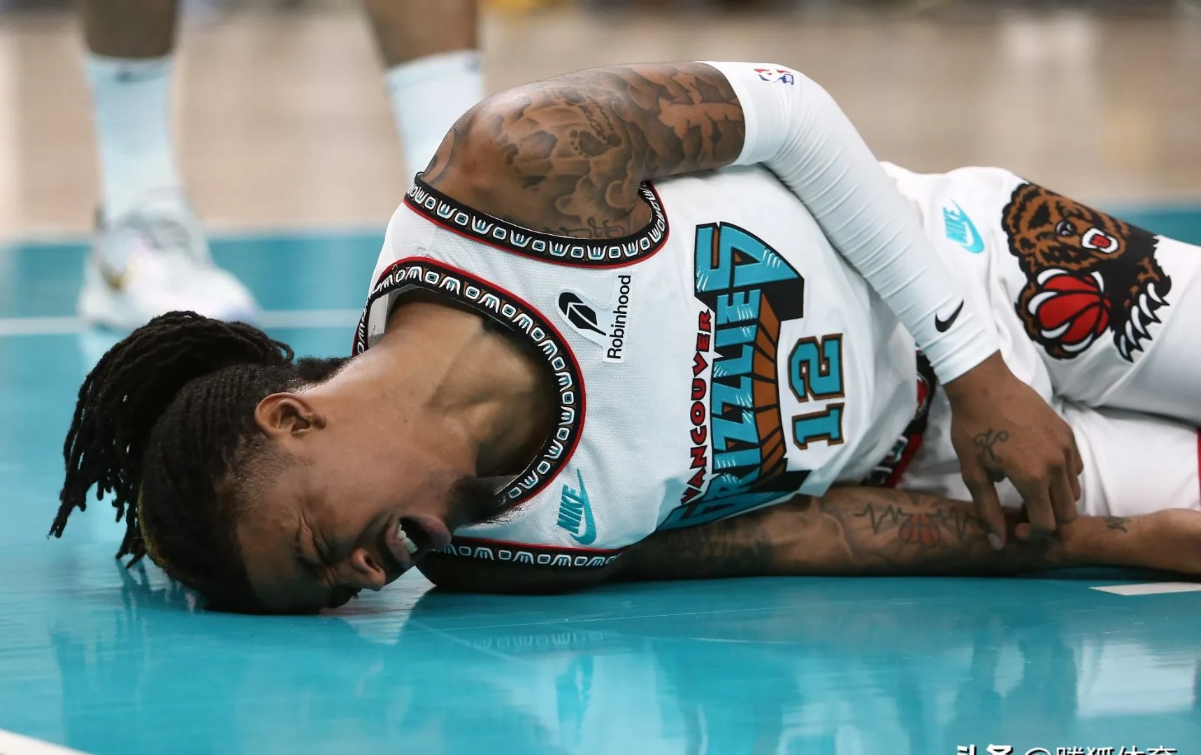 快船后卫受伤病魔困扰,球队战力再受打击 快船后卫受伤病魔困扰,球队战力再受打击