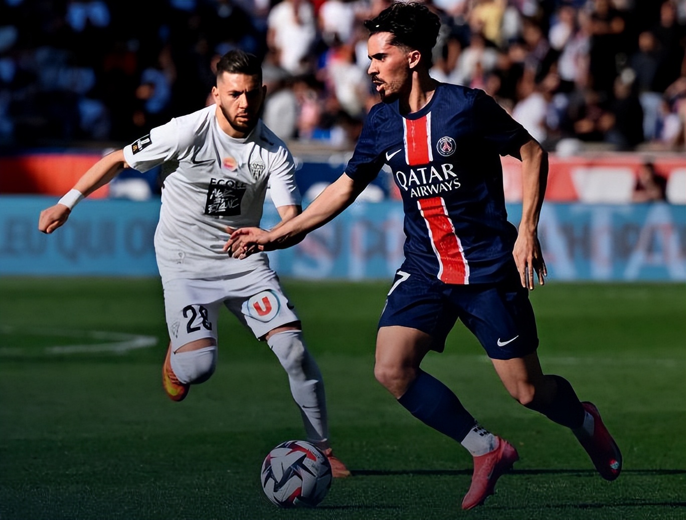 巴黎圣日耳曼神勇击败对手,不畏强敌 巴黎圣日耳曼神勇击败对手,不畏强敌