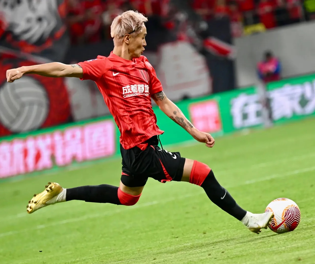 亚洲球员在比赛中发挥出众,赢得掌声 亚洲球员在比赛中发挥出众,赢得掌声