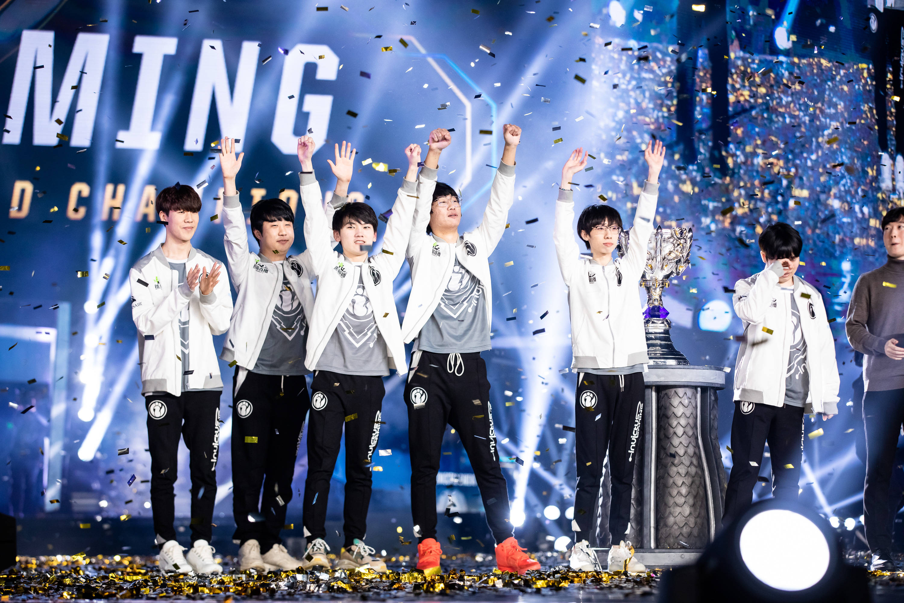 TES鏖战DFM,Faker极限生还后反打峡谷大战小组赛,让粉丝疯狂欢呼 TES鏖战DFM,Faker极限生还后反打峡谷大战小组赛,让粉丝疯狂欢呼