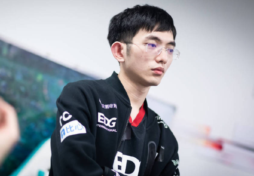 九游娱乐官方-T1险胜EG，Viper打出惊人五杀峡谷大战淘汰赛，强势挺进下一轮的简单介绍