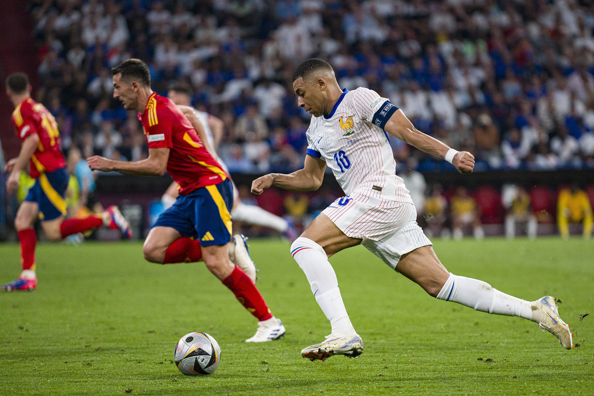 九游中国-欧洲杯：法国与德国激战，比赛最终以1:1告终