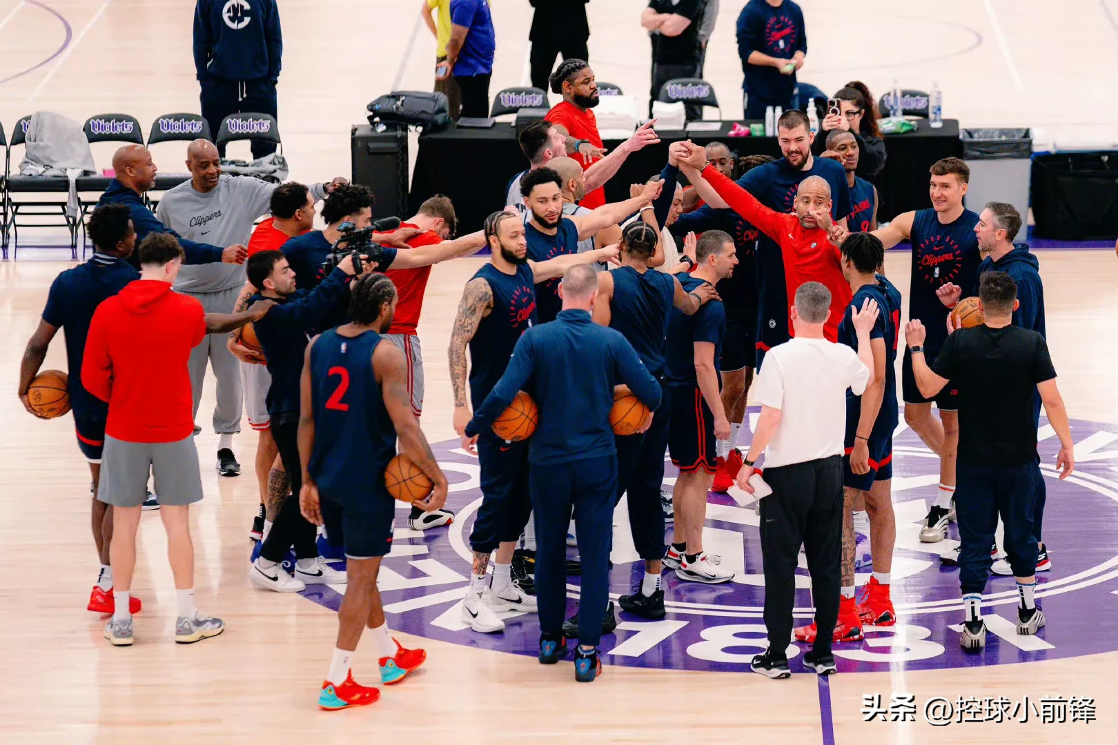 快船队力克老鹰队,结束连败 快船队力克老鹰队,结束连败