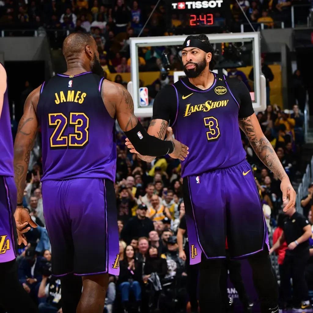 湖人遭遇连败,詹姆斯和戴维斯状态低迷的简单介绍 湖人遭遇连败,詹姆斯和戴维斯状态低迷的简单介绍