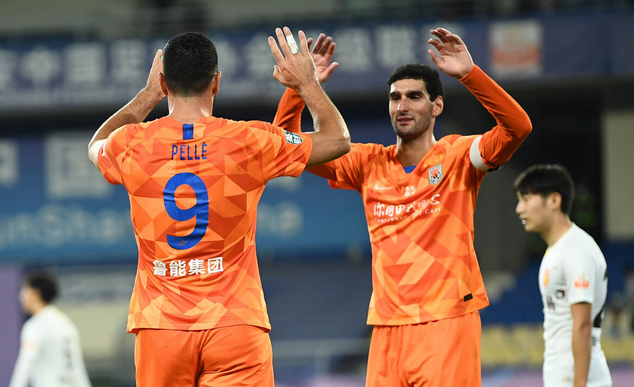 球队施压连续攻坚大踏步奔向胜利 球队施压连续攻坚大踏步奔向胜利