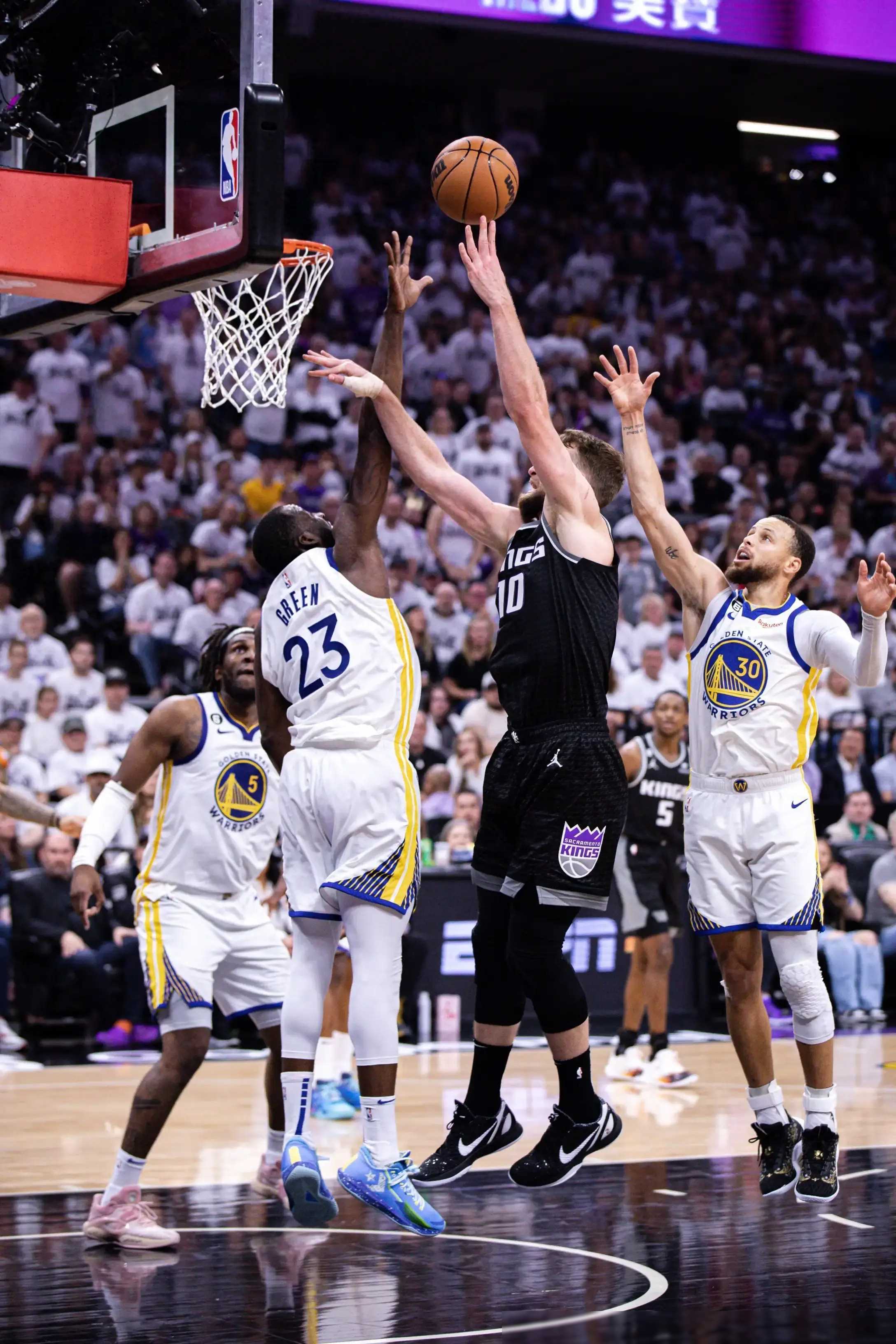 勇士主场对决猛龙,胜者晋级季后赛 勇士主场对决猛龙,胜者晋级季后赛