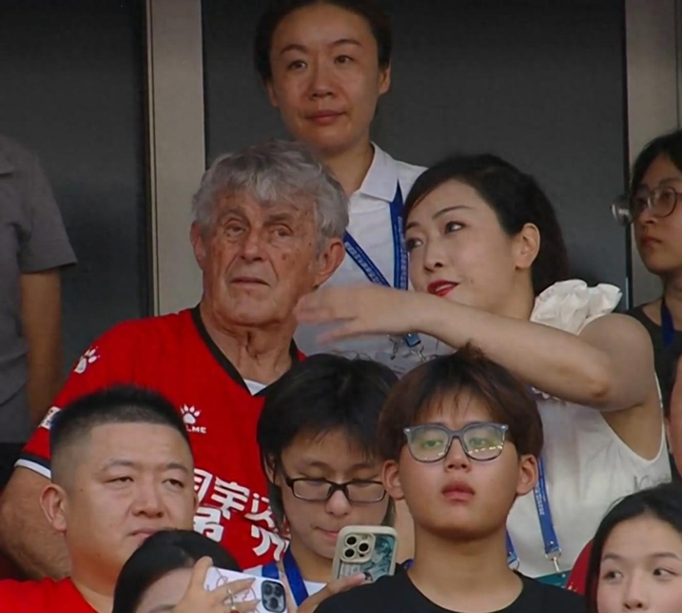 中超比赛球队主帅被曝料私下查房