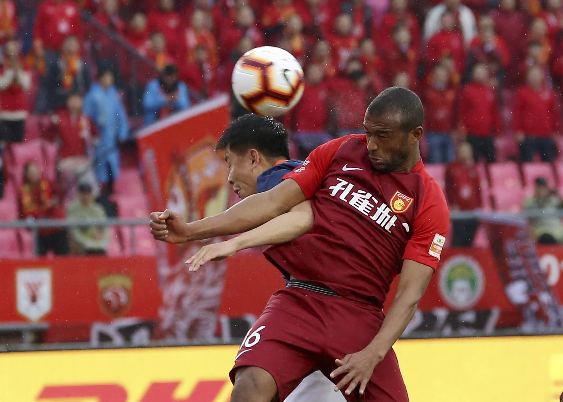 广州恒大客场击败河北华夏,稳居榜首 广州恒大客场击败河北华夏,稳居榜首