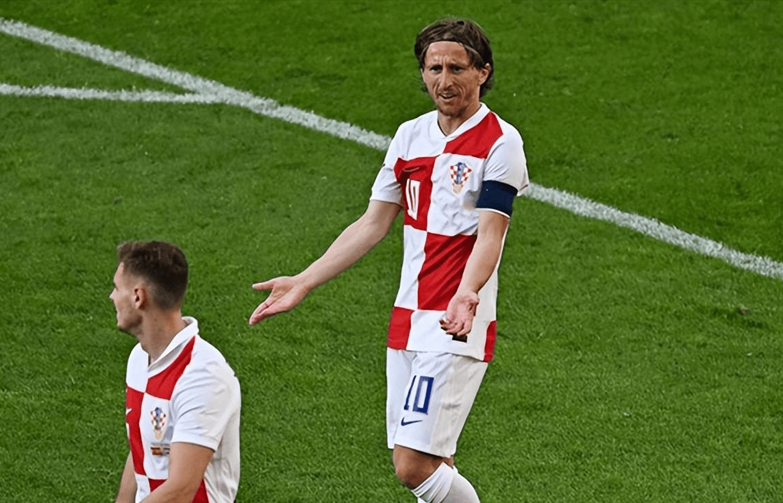 九游娱乐首页-奥格斯堡球队迅速扭转颓势，连胜势头强劲