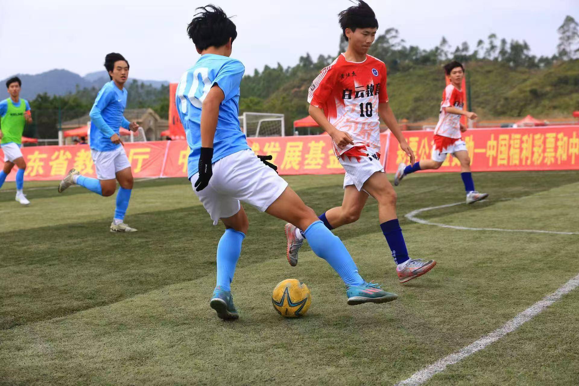 足球联赛中的技术风采不容小觑 足球联赛中的技术风采不容小觑