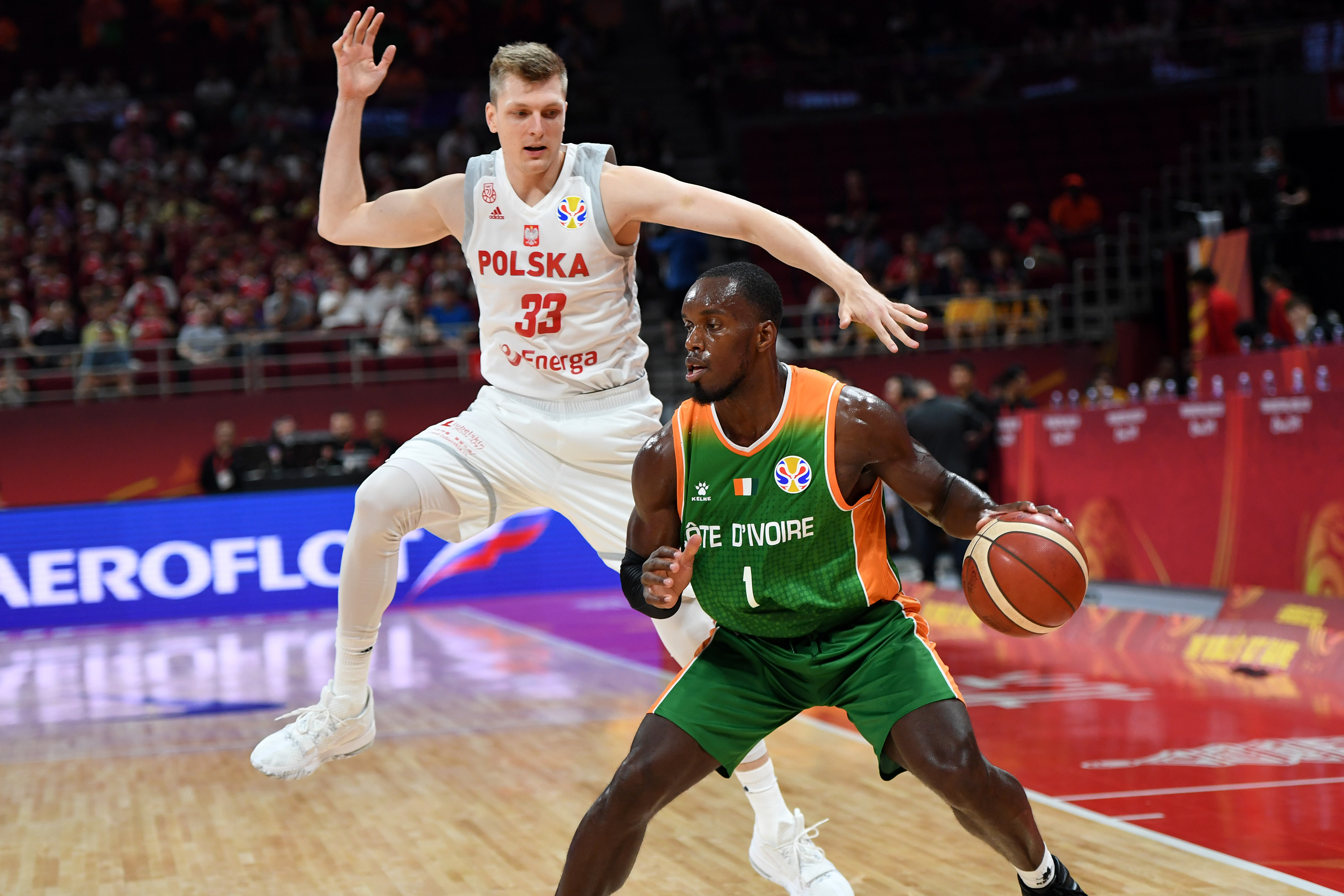 九游游戏-波兰队轻取日本队，波尔扛起全队